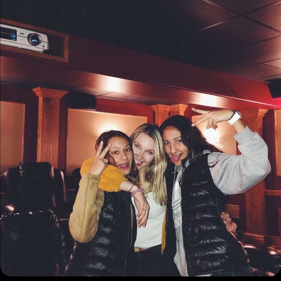 Profile Picture of Tatum Thielen (@tatumthielen) on Poshmark