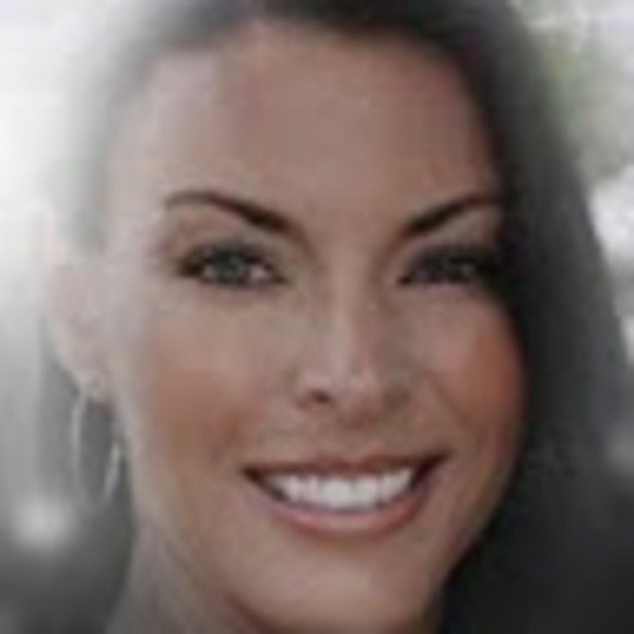 Profile Picture of Pauline Schultz (@mrsrocco2020) on Poshmark