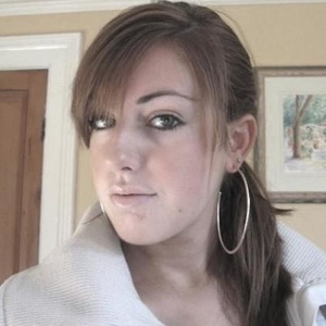 Profile Picture of Laura Trowbridge (@diamonds_r_forever89) on Myspace