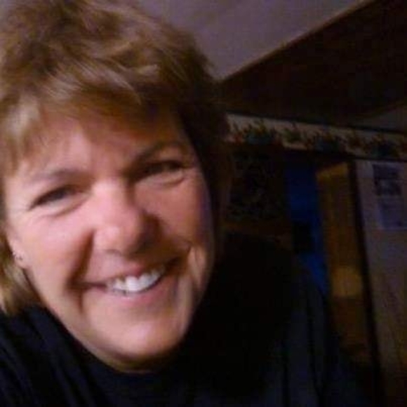 Profile Picture of Paula Carter (@rockwood12) on Poshmark