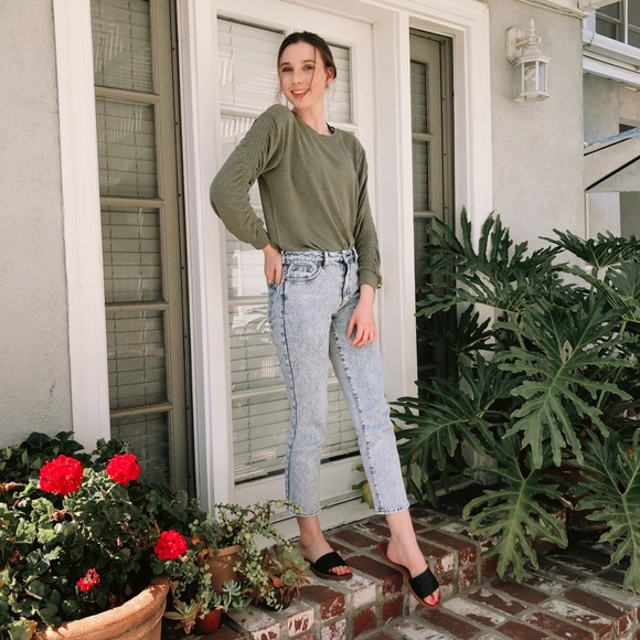 Profile Picture of Hannah Armagost (@hannah_armagost) on Poshmark