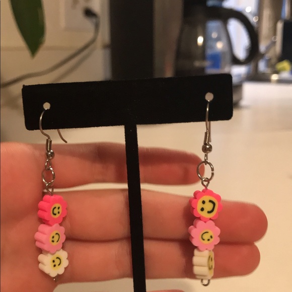 Profile Picture of Lily Alsing (@lilyalsing) on Poshmark