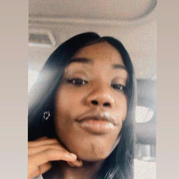 Profile Picture of Unique Liason (@pretty_momma) on Poshmark