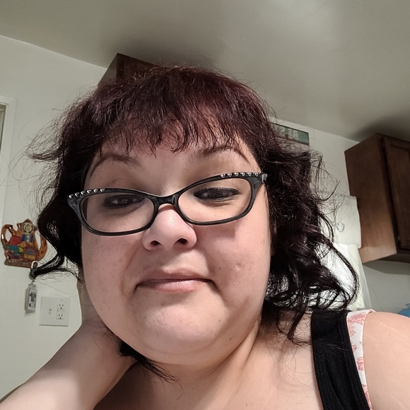 Profile Picture of Amanda Guardamino (@aguard16) on Poshmark