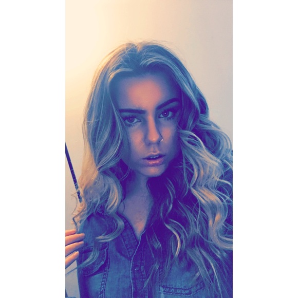 Profile Picture of Samantha Sadowski (@samanthas321) on Poshmark