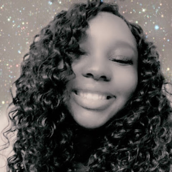 Profile Picture of Tori Catalon (@toricatalon) on Poshmark