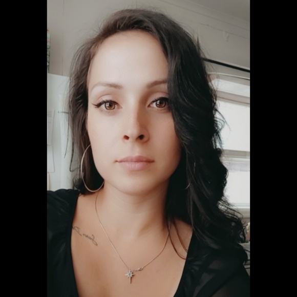 Profile Picture of Lenka Mckee (@lenkatru) on Poshmark