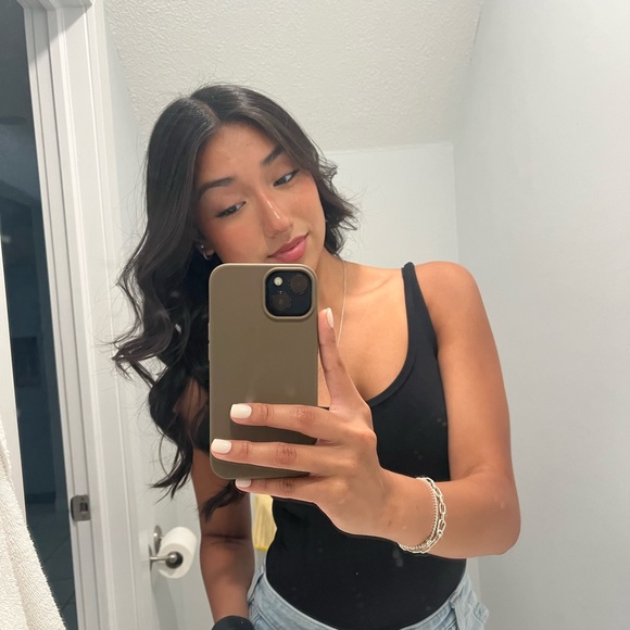 Profile Picture of April Cisneros (@aprilcisneros30) on Poshmark