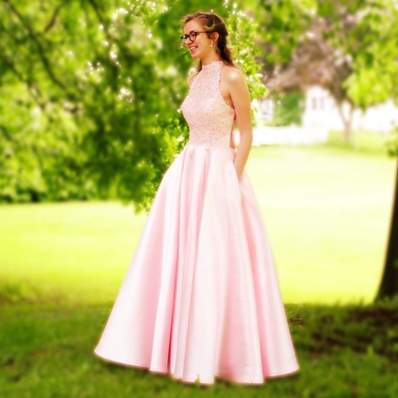 Profile Picture of Taylor Buckley (@taylorb322) on Poshmark