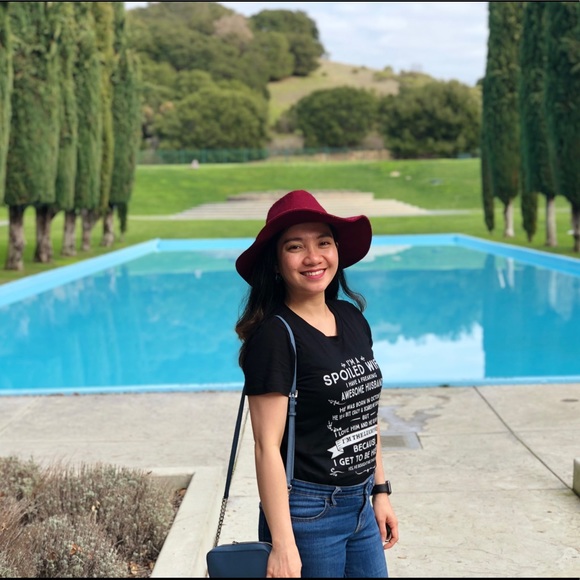 Ann Maylas-buyco - Poshmark Profile Picture of Ann Maylas-buyco (@chronickey) on Poshmark