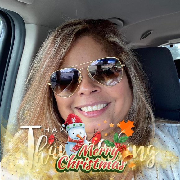 Profile Picture of Ana Vejarano (@amvejar) on Poshmark