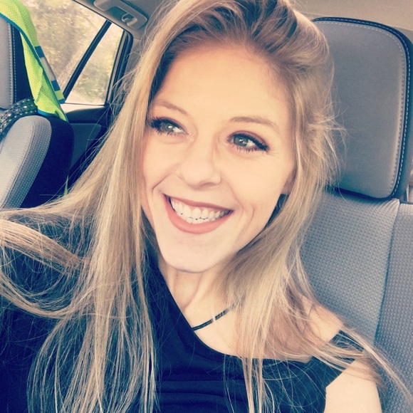 Profile Picture of Taja Kleppick (@tajakleppick) on Poshmark