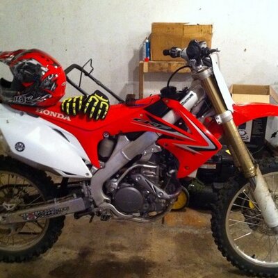 Profile Picture of Brian Knee (@knee12) on Twitter