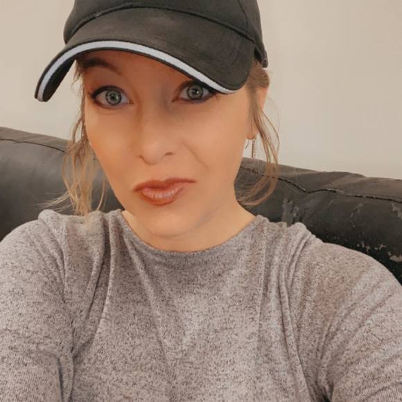 Profile Picture of Mandy Gamble (@mandygamble) on Poshmark