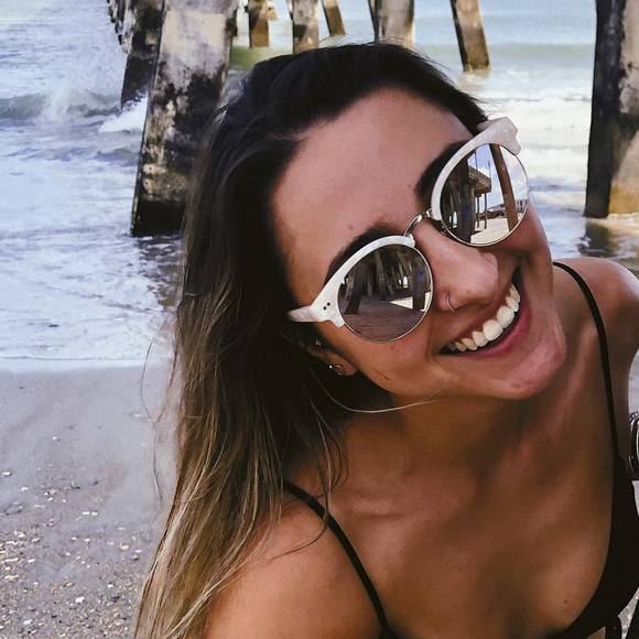 Profile Picture of Caroline Altman (@caroline_altman) on Poshmark