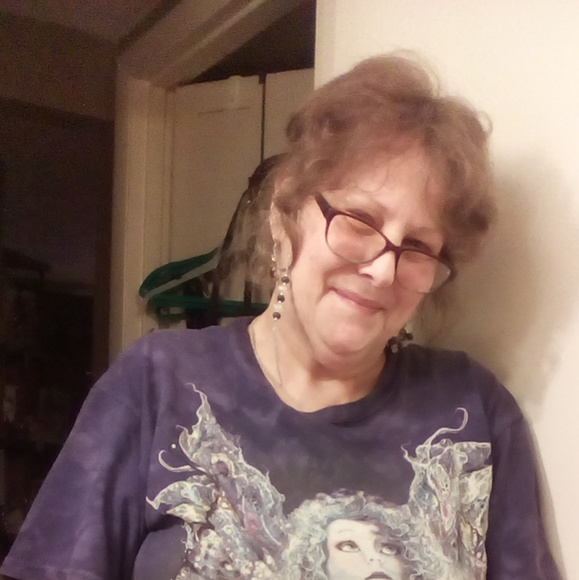 Profile Picture of Debbra Kaiser (@debbrakaiser) on Poshmark