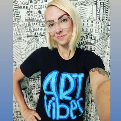 Profile Picture of April Ryan (@aprilteachesart) on Twitter