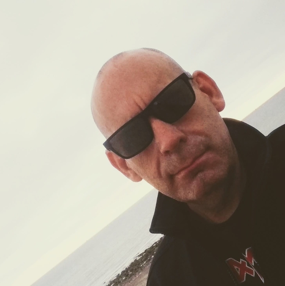 Profile Picture of Jonathan Linde (@jonathan_linde) on Poshmark