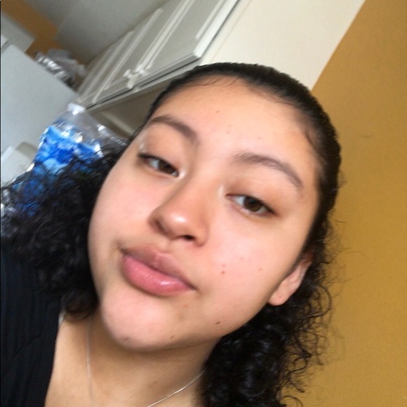 Profile Picture of Giselle Guzman (@guzmangk23) on Poshmark