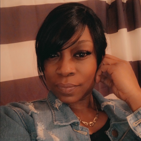 Profile Picture of Zendy Zendy (@sandystval) on Poshmark