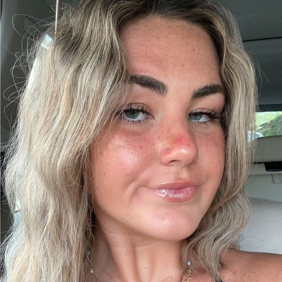 Taylor Denny - Poshmark Profile Picture of Taylor Denny (@taylor_denny22) on Poshmark
