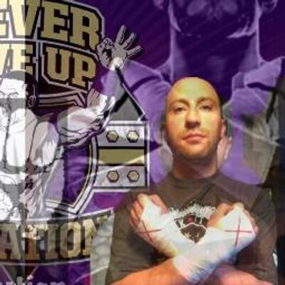 Profile Picture of Mike Olla (@MOPunk23) on Twitter