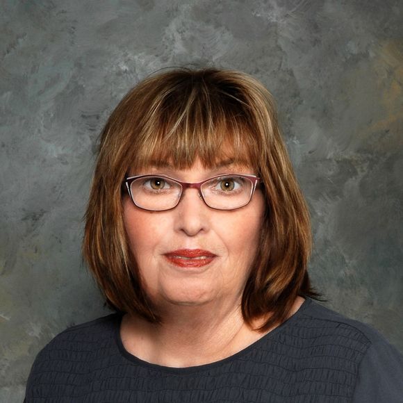 Profile Picture of Robin Andino (@robinandino977) on Poshmark