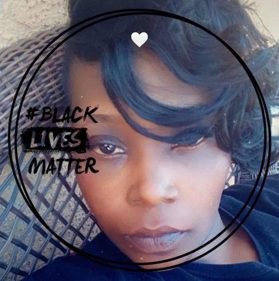 Profile Picture of Amanda Warr (@amandawarr) on Poshmark