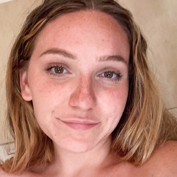 Profile Picture of Lucie Beraud (@lberaud) on Poshmark