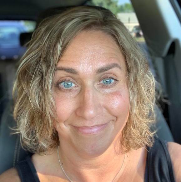 Profile Picture of Karen Tarbotton schneider (@karens108) on Poshmark