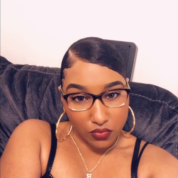 Profile Picture of Ronisha Galloway (@lovelylashay3) on Poshmark