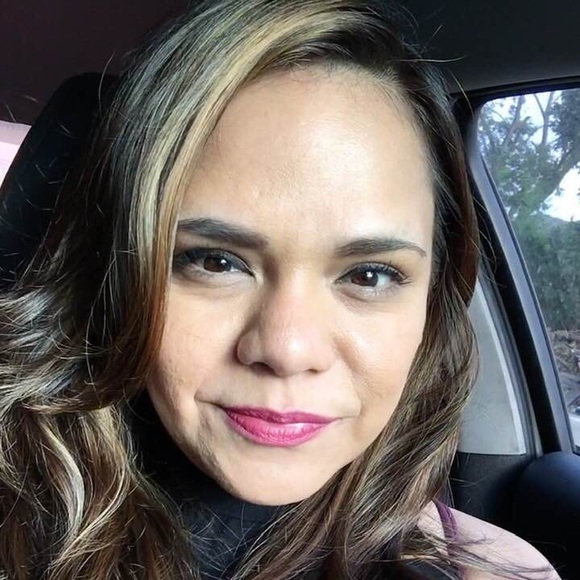 Profile Photo of Dora Guerra (@closetofdee) on Poshmark