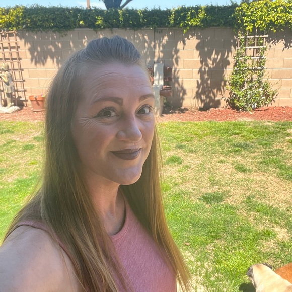 Profile Picture of Sarah Lattig (@rsvpa) on Poshmark