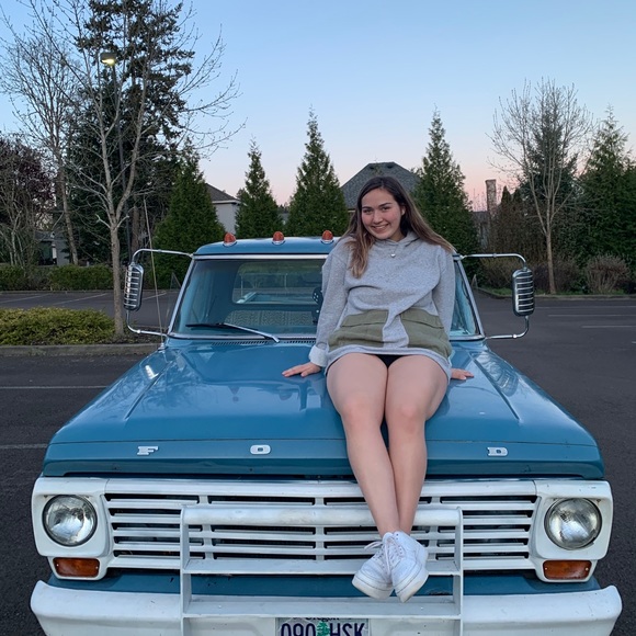 Profile Picture of Rachel Maclay (@rachelmac52) on Poshmark