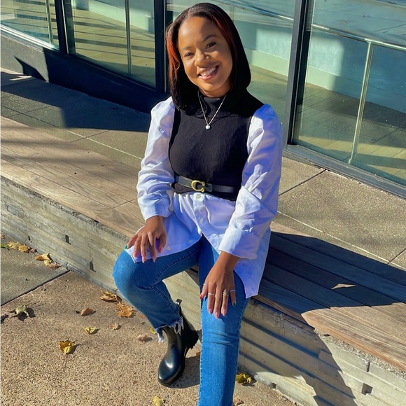 Profile Picture of Makayla Knight (@shopmakaylak) on Poshmark
