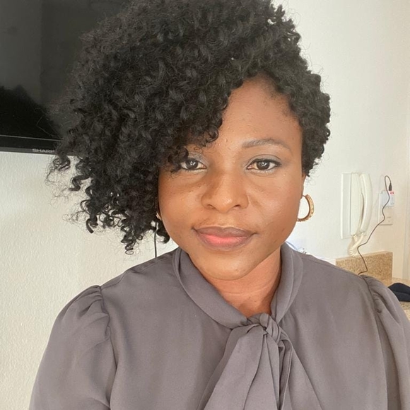 Profile Picture of Elizabeth Adejo (@adejolizzy) on Poshmark