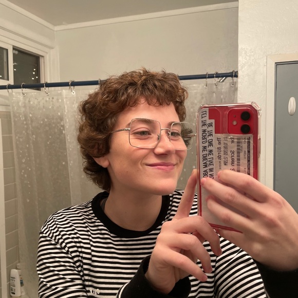 Profile Picture of Phoebe Bonfield (@phoebebonbon) on Poshmark