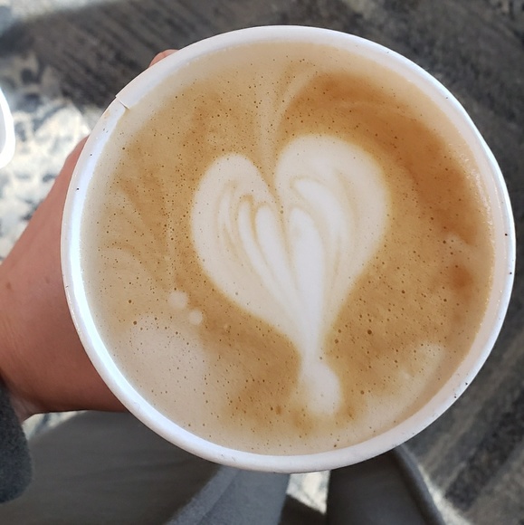 Profile Picture of Eva Eva (@ellav2020) on Poshmark