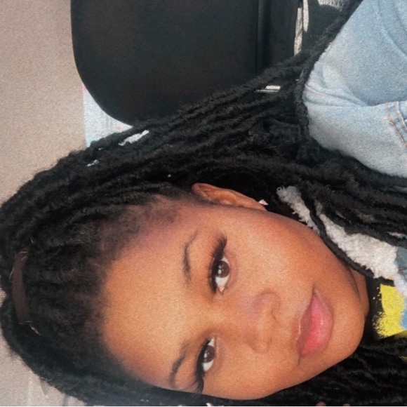 Profile Picture of Starr Perry (@starrperry59) on Poshmark