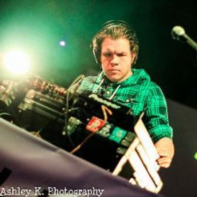 Profile Picture of Peter Bayes (@StarPhoxi) on Twitter