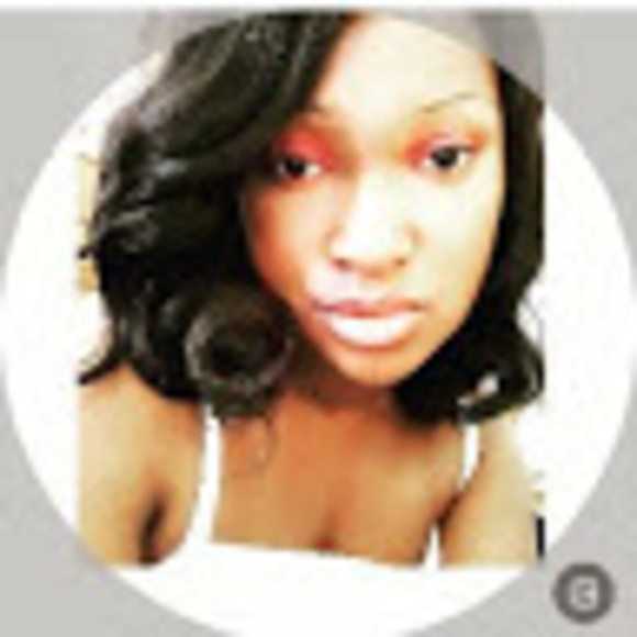 Profile Picture of Michelle Lemons (@michelle_lemons) on Poshmark