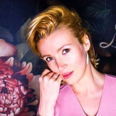 Profile Picture of Hilary Rowland (@hilaryrowland) on Twitter