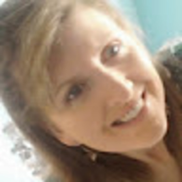 Profile Picture of Joy Crary (@joycrary) on Poshmark