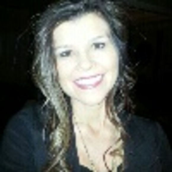 Profile Picture of Gena Mitchell (@genamitchell) on Poshmark