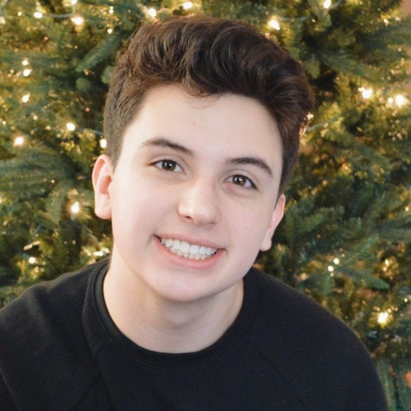 Profile Picture of James Gagnon (@jamesgagnon) on Poshmark