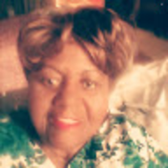 Profile Picture of Dolores' Marcell knott (@dolmrc111) on Poshmark