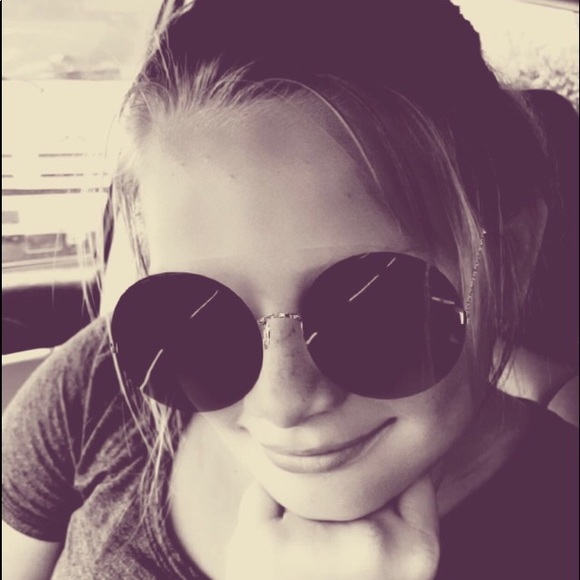 Profile Picture of Ariel Collier (@ariel2006) on Poshmark