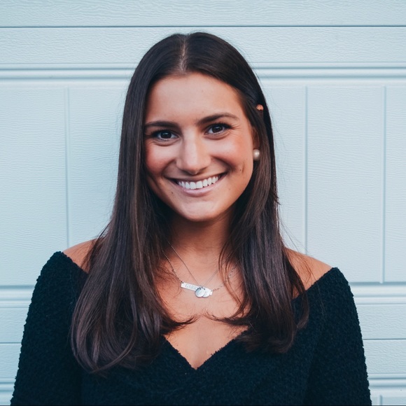 Profile Picture of Gabby Torrenti (@gabbytorrenti) on Poshmark