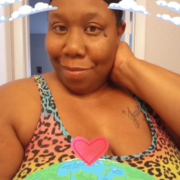 Profile Picture of Danielle Harville (@juicyharville4) on Poshmark