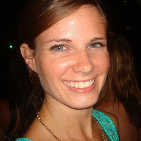 Erica Loufman - Poshmark Profile Picture of Erica Loufman (@daydreamcafe) on Poshmark